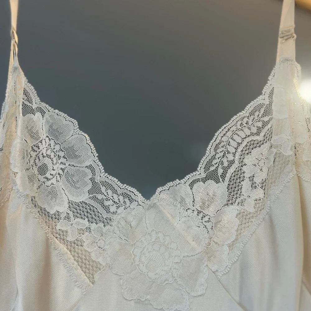 Lace Trim Cream Chemise - Picture 9 of 11